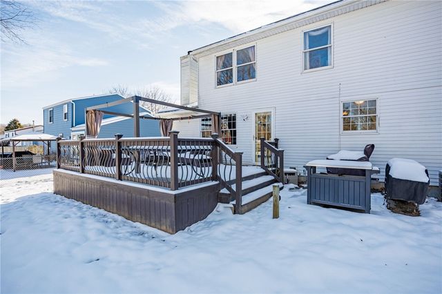 51 Huntington Parkway, Hamlin, NY 14464