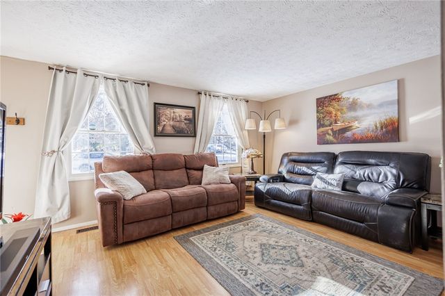 51 Huntington Parkway, Hamlin, NY 14464