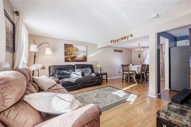 51 Huntington Parkway, Hamlin, NY 14464