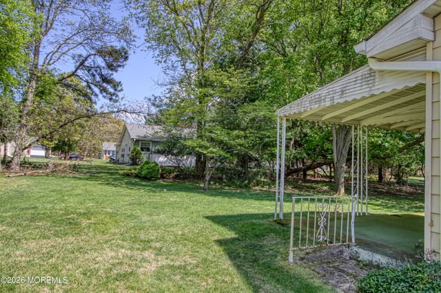 16 Hudson Parkway, Whiting, NJ 08759