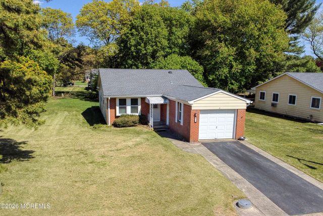 16 Hudson Parkway, Whiting, NJ 08759