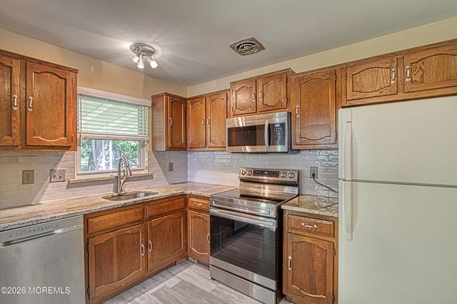 16 Hudson Parkway, Whiting, NJ 08759