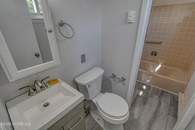 16 Hudson Parkway, Whiting, NJ 08759