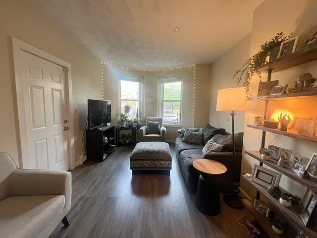122 London 2, Boston, MA 02128