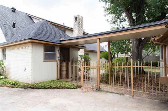 10111 Kerrwood Lane, Houston, TX 77080