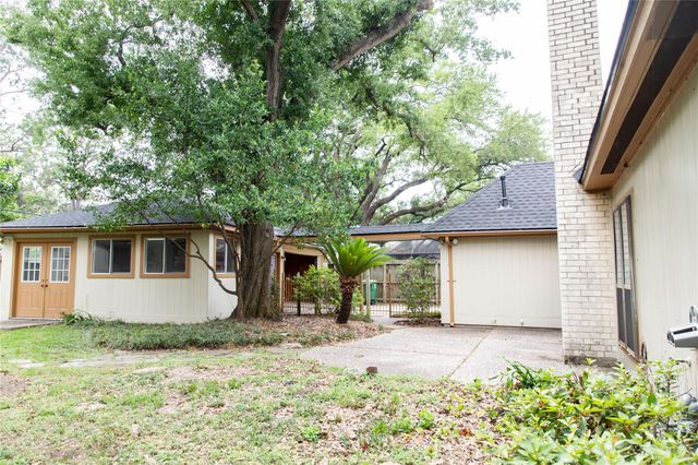 10111 Kerrwood Lane, Houston, TX 77080