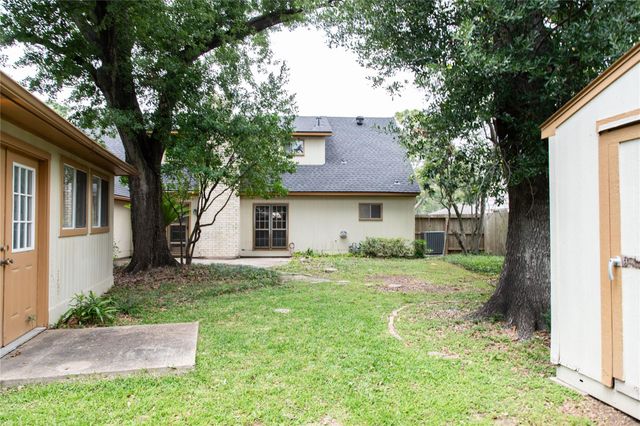 10111 Kerrwood Lane, Houston, TX 77080