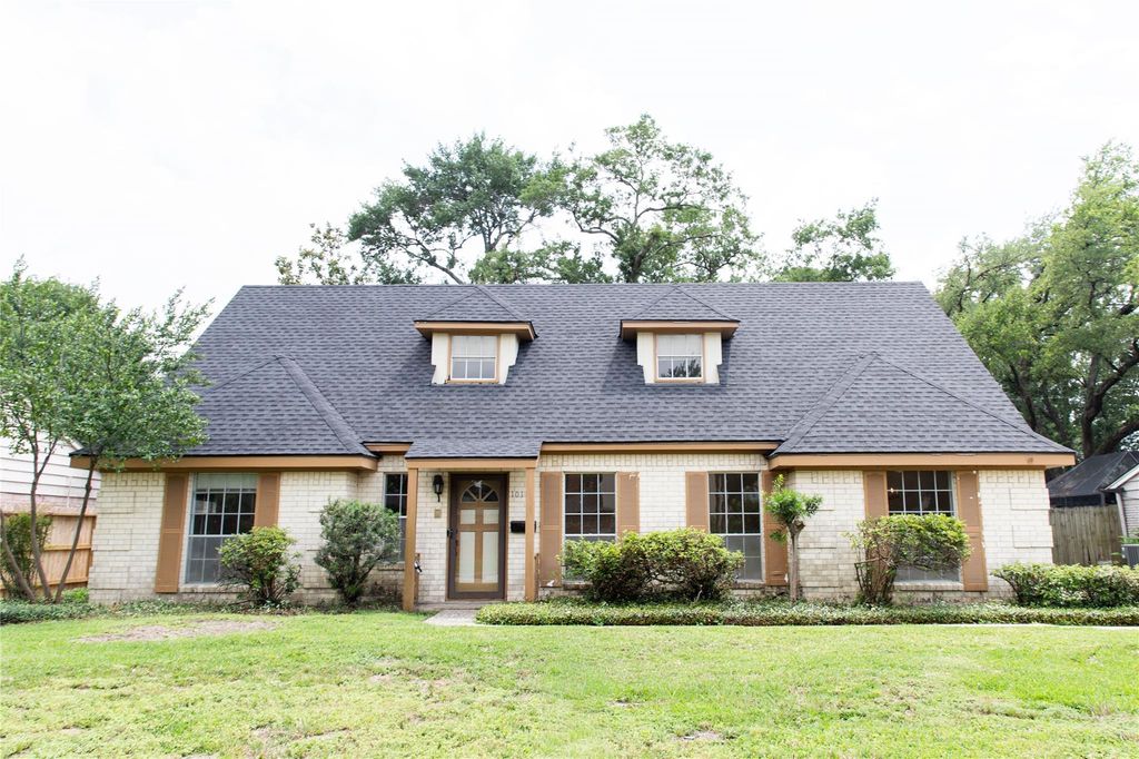 10111 Kerrwood Lane, Houston, TX 77080
