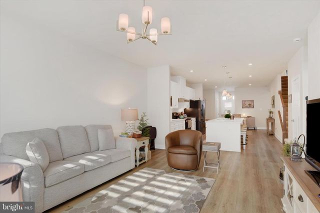 2231 CAROLINE LN, Harrisburg, PA 17110