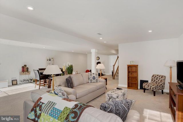 2231 CAROLINE LN, Harrisburg, PA 17110