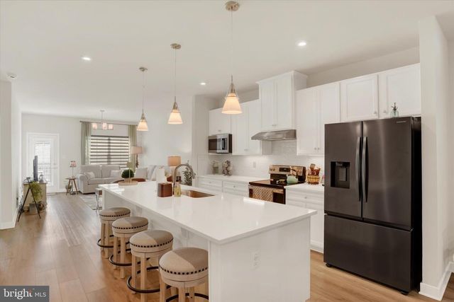 2231 CAROLINE LN, Harrisburg, PA 17110