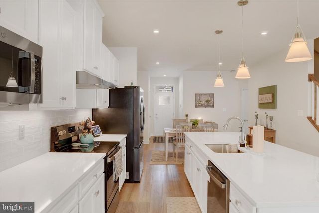 2231 CAROLINE LN, Harrisburg, PA 17110