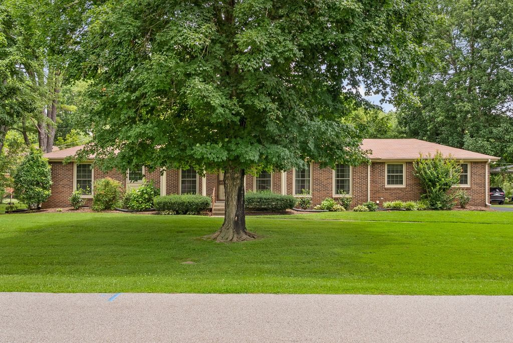 419 Fabian Pl, Clarksville, TN 37043