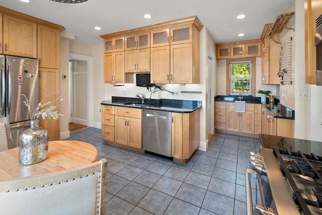 90 Hull St, Newton, MA 02458