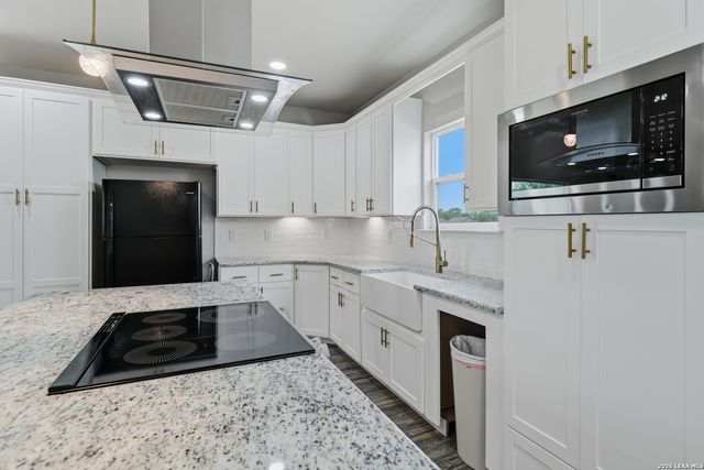 20922 KINNEY RD, Somerset, TX 78069