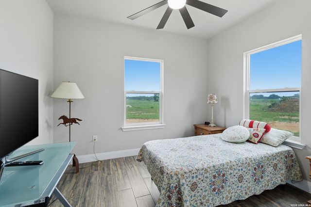 20922 KINNEY RD, Somerset, TX 78069