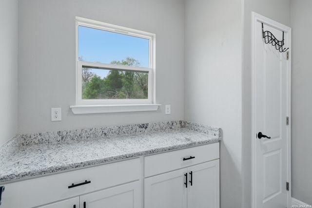 20922 KINNEY RD, Somerset, TX 78069