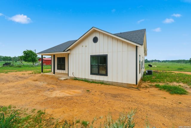 20922 KINNEY RD, Somerset, TX 78069