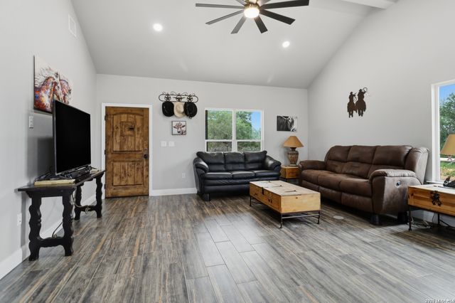 20922 KINNEY RD, Somerset, TX 78069