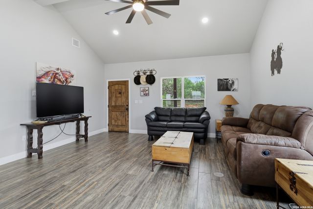 20922 KINNEY RD, Somerset, TX 78069