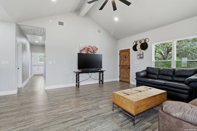20922 KINNEY RD, Somerset, TX 78069