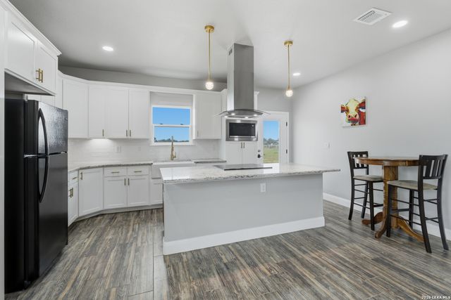 20922 KINNEY RD, Somerset, TX 78069