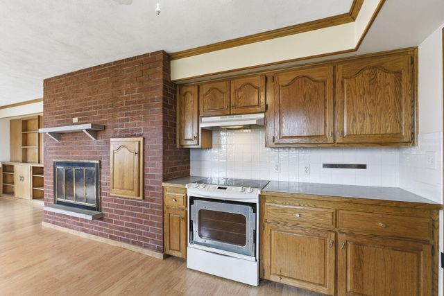 1733 S Lancaster Avenue, Springfield, MO 65807