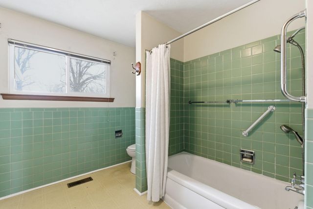 1733 S Lancaster Avenue, Springfield, MO 65807