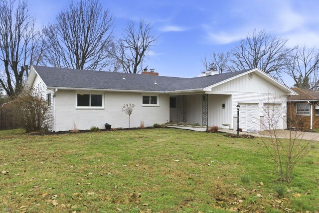 1733 S Lancaster Avenue, Springfield, MO 65807