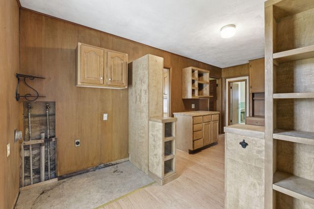 1733 S Lancaster Avenue, Springfield, MO 65807