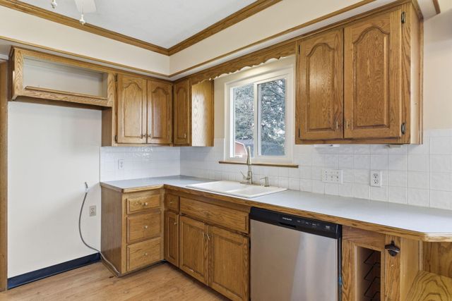 1733 S Lancaster Avenue, Springfield, MO 65807