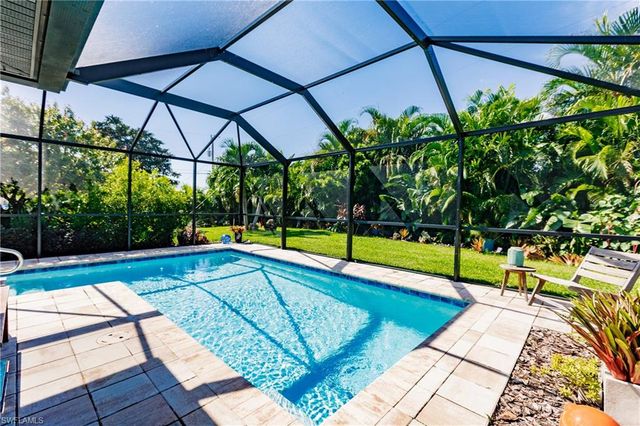 627 SE 34th ST, Cape Coral, FL 33904