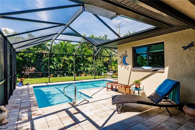 627 SE 34th ST, Cape Coral, FL 33904
