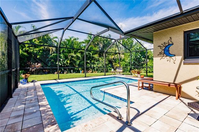 627 SE 34th ST, Cape Coral, FL 33904