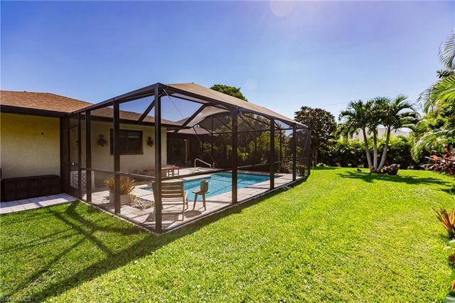 627 SE 34th ST, Cape Coral, FL 33904