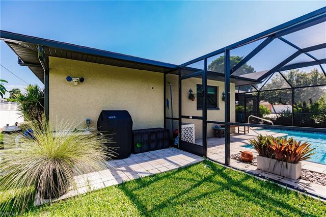 627 SE 34th ST, Cape Coral, FL 33904