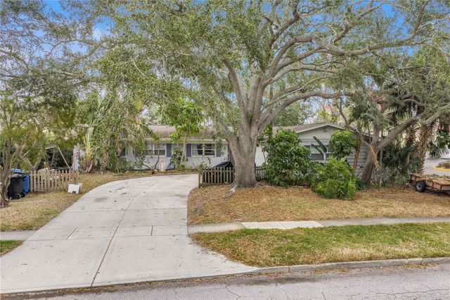 1297 EDEN ISLE BOULEVARD NE, St Petersburg, FL 33702