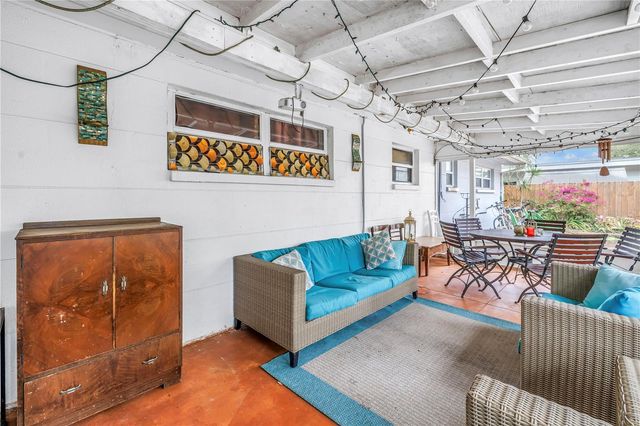 1297 EDEN ISLE BOULEVARD NE, St Petersburg, FL 33702