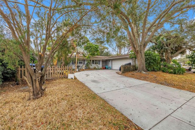1297 EDEN ISLE BOULEVARD NE, St Petersburg, FL 33702