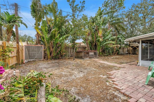 1297 EDEN ISLE BOULEVARD NE, St Petersburg, FL 33702