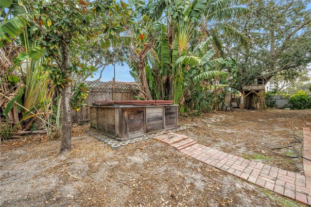 1297 EDEN ISLE BOULEVARD NE, St Petersburg, FL 33702