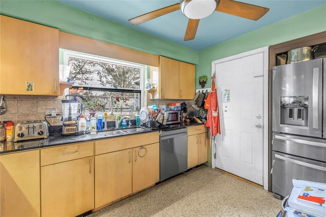 1297 EDEN ISLE BOULEVARD NE, St Petersburg, FL 33702