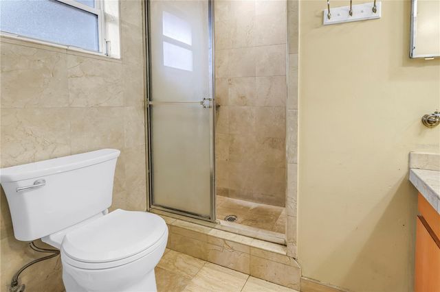 1297 EDEN ISLE BOULEVARD NE, St Petersburg, FL 33702