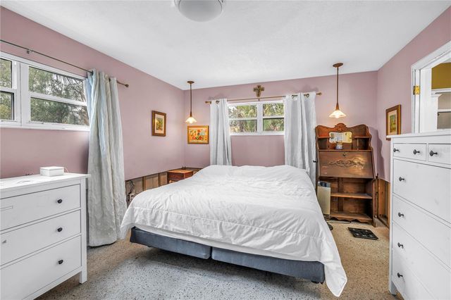 1297 EDEN ISLE BOULEVARD NE, St Petersburg, FL 33702