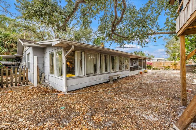 1297 EDEN ISLE BOULEVARD NE, St Petersburg, FL 33702