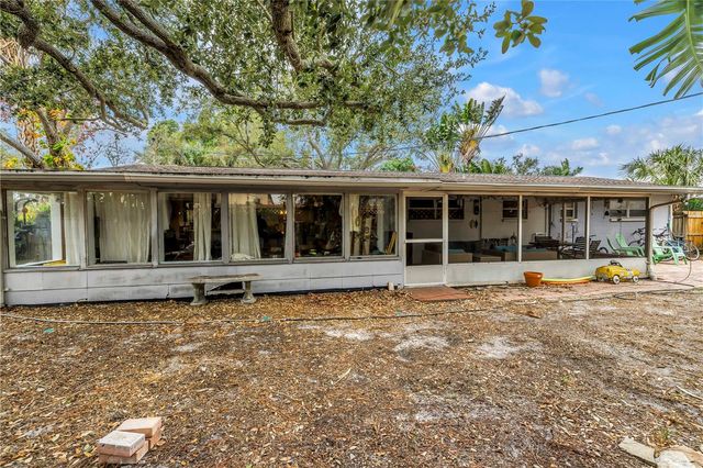 1297 EDEN ISLE BOULEVARD NE, St Petersburg, FL 33702