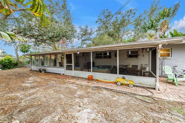 1297 EDEN ISLE BOULEVARD NE, St Petersburg, FL 33702