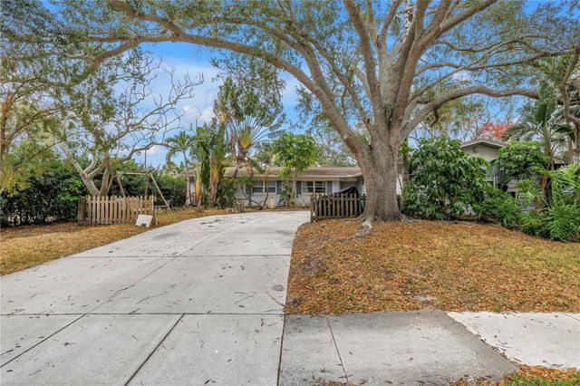 1297 EDEN ISLE BOULEVARD NE, St Petersburg, FL 33702