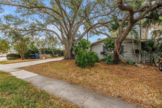 1297 EDEN ISLE BOULEVARD NE, St Petersburg, FL 33702
