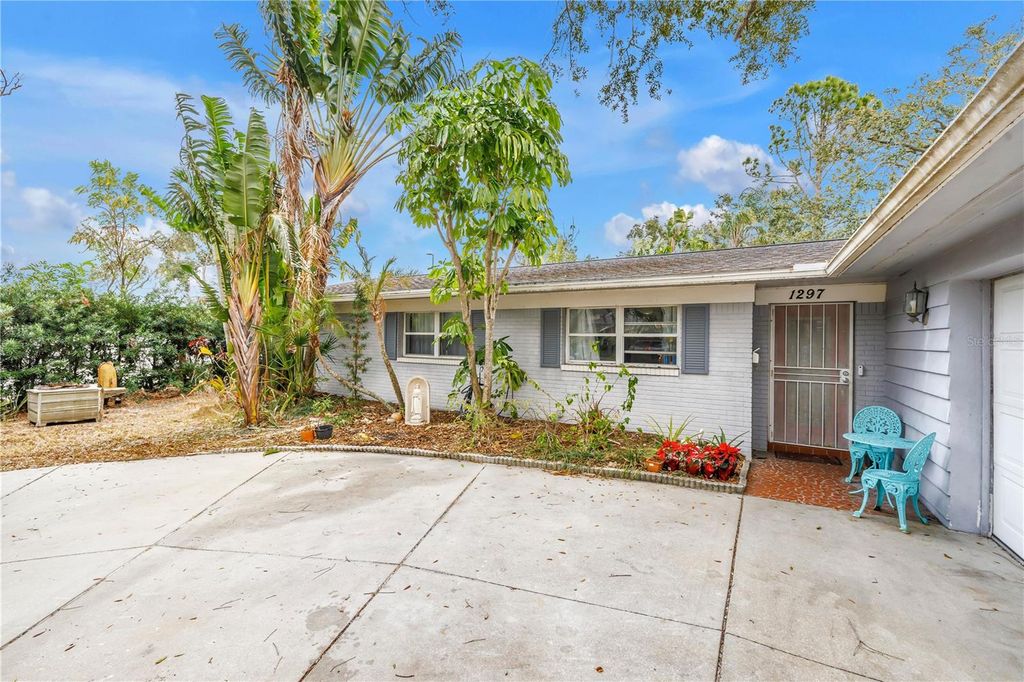 1297 EDEN ISLE BOULEVARD NE, St Petersburg, FL 33702